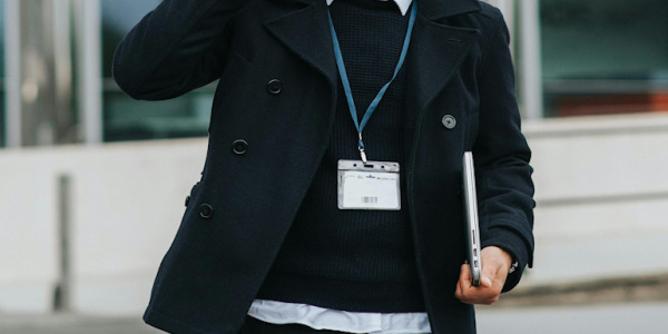 Une solution flexible : la carte plastique personnalisée, même en petite quantité – L'atout sur mesure de PSICOM18.fr