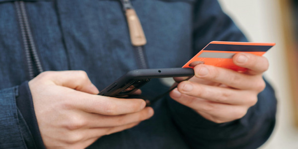 La carte plastique à piste magnétique : votre allié Business au format CB