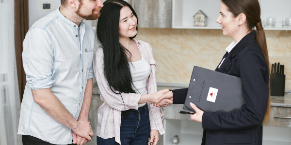 La carte plastique de garantie pour les entreprises et leurs clients