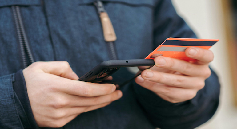 La carte plastique à piste magnétique : votre allié Business au format CB