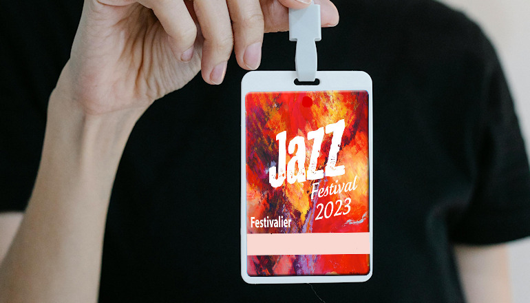 Le badge plastique dans le domaine événementiel et professionnel  : une tendance incontournable !